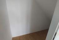 Helle 4-Zimmer-Wohnung mit Loggia!