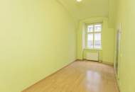 2-Zimmer-Altbauwohnung mit Gewölbedecken – mit optionalem AUTOSTELLPLATZ-voller Potenzial – im 2. Bezirk Karmeliterviertel