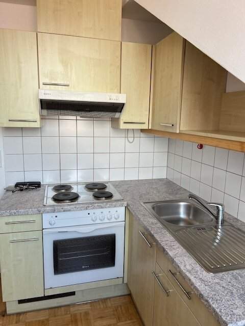 Auffallend exzellente Dachgeschoßwohnung nähe KF-Uni zu vermieten (WG möglich)!