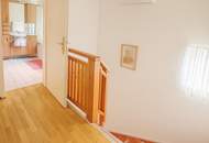 Charmantes Einfamilienhaus mit Einliegerwohnung, Garten und Garage – vielseitig nutzbar