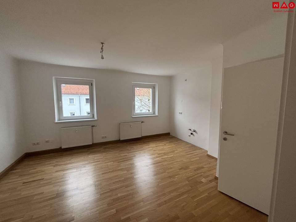 AB SOFORT: frisch sanierte, helle Single-Wohnung mit idealer Raumaufteilung in Steyr Münichholz! Gemütliche Wohnküche und separates Schlafzimmer versprechen höchsten Wohnkomfort!