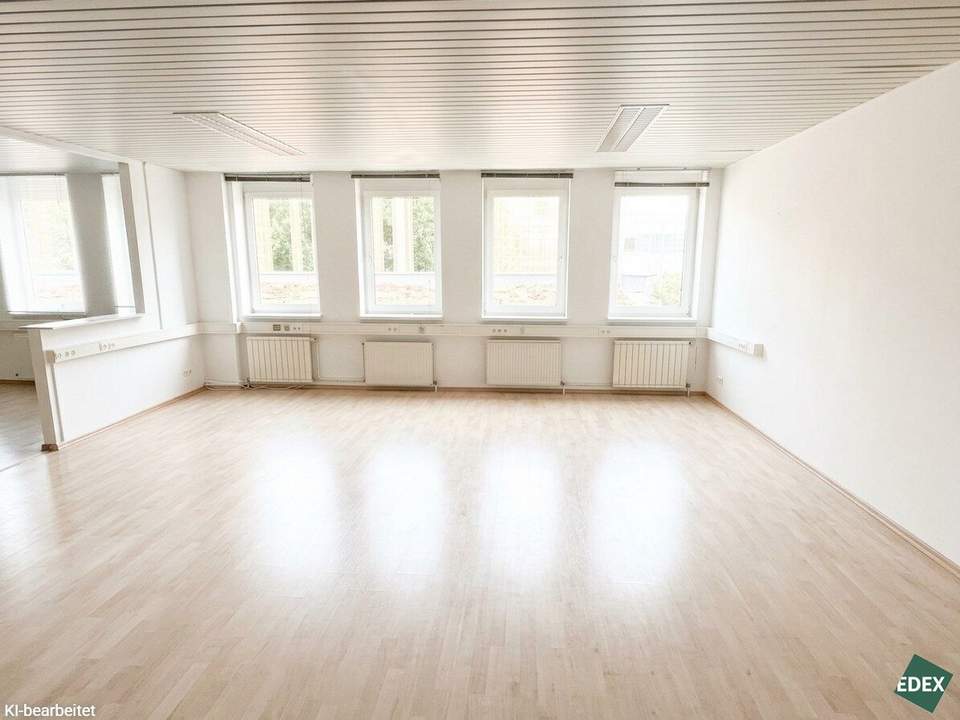 Helle Bürofläche mit eigener Teeküche zu vermieten!