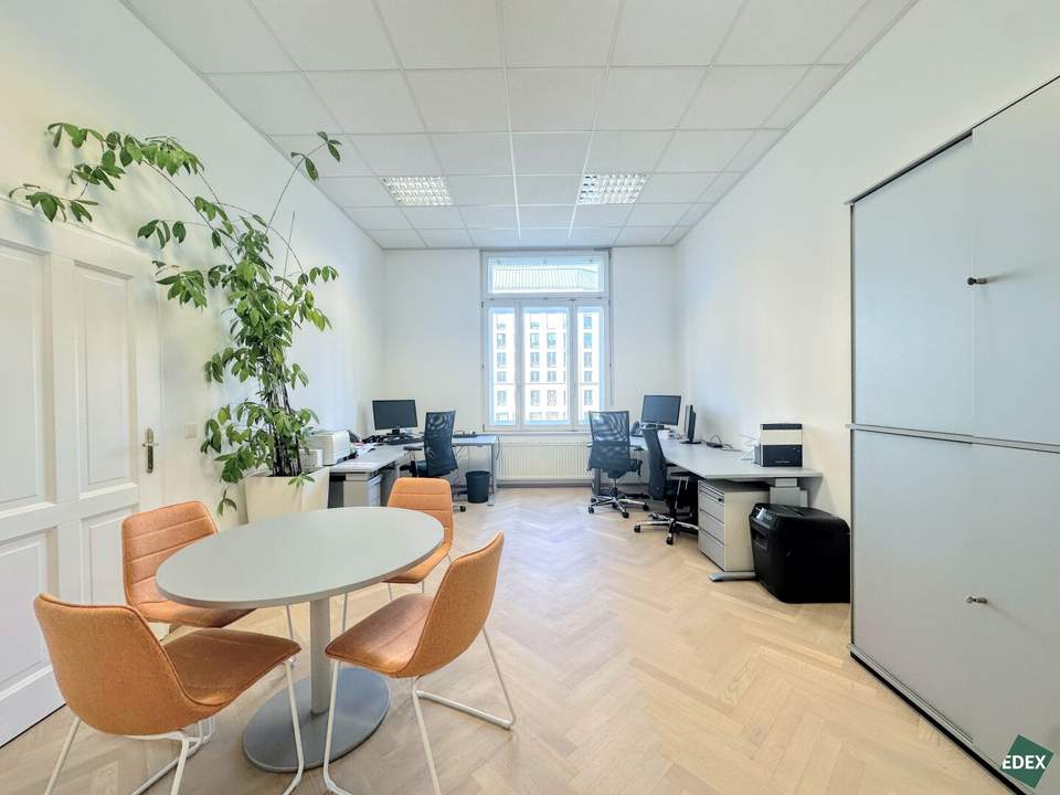 Zentral gelegenes Altbau-Büro nahe Stadtpark