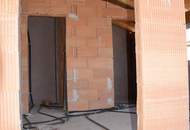 Reihenhaus in feiner, "privater" Anlage - erweiterter Rohbau! PROVISIONSFREI