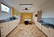 Betriebsobjekt mit großzügigen Freiflächen, Kaltlagerhallen und Büros
