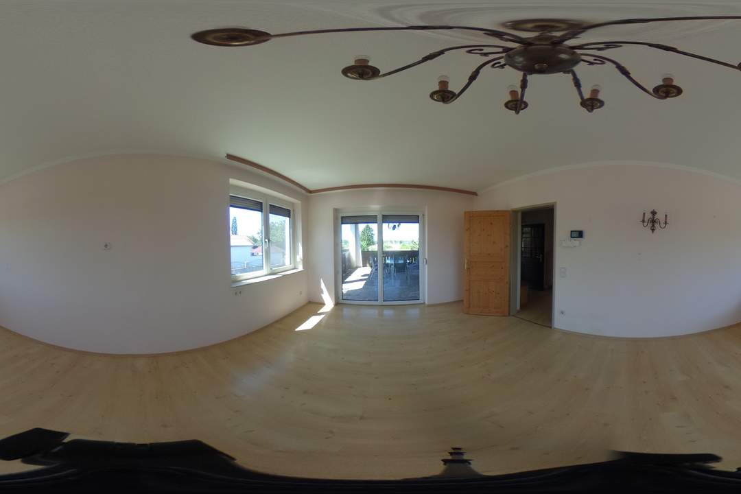 *ORTSRANDLAGE:* Wohnhaus mit sehr schönem, ebenen Garten und großzügigem Grundstück!