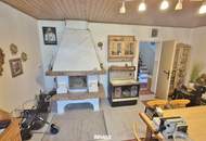 Bad Aussee: Ein,- Zweifamilienhaus mit 2 Balkonen, Terrasse, 3 Garagen, Gartenhütte