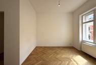 Großzügige 2-Zimmer-Altbauwohnung mit ca. 95 m² - UNBEFRISTET // Spacious 2-Room Period Apartment of approx. 95 m² - UNLIMITED RENT //