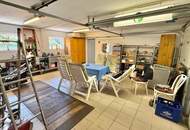 Klagenfurt - Walddorf: Baugrundstück mit Garagengebäude &amp; Gartenhäuschen