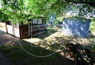 Großes Eckgrundstück mit renovierungsbedürftigem Haus!