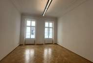 UNBEFRISTET - Repräsentative 9-Zimmer Altbauwohnung mit Balkon und Blick auf das Rathaus – ca. 293 m² in bester Innenstadtlage - auch ideal als Büronutzung