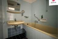 Sanierungsbedürftige 2-Zimmer-Wohnung | Loggia ca. 12m² | 5. Liftstock