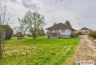 Gepflegter Bungalow mit großem Garten und Pool