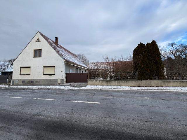 Einfamilienhaus mit Nebengebäuden!