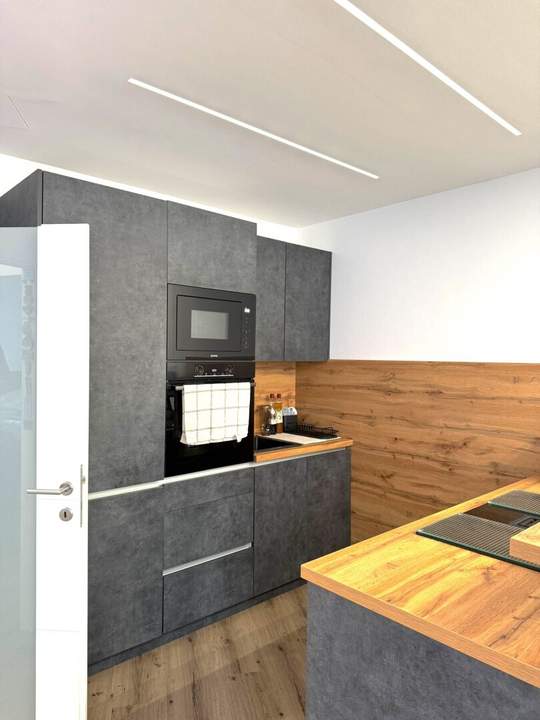 KERNSANIERTES VOLLMÖBLIERTES APARTMENT(2021) in Wels/Neustadt - wartet auf einen neuen Eigentümer - unmittelbare Krankenhausnähe - legen sie ihr Angebot