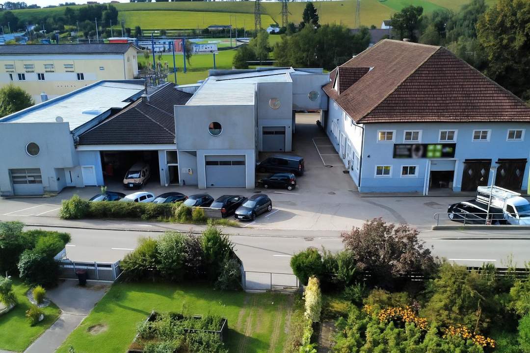 *RENDITEOBJEKT* Vielseitiges Gewerbeobjekt mit Lagerflächen und Büros am Stadtrand