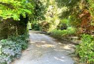 Versteckt. Verborgen. Verliebt. Bungalow mit 1.439 m² Gartenidylle – nur 700 m vom Thermalstrandbad entfernt