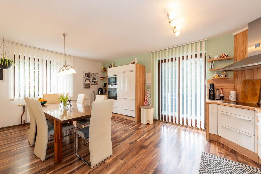 Großzügiges Wohnen in Ruhelage - modernisiertes Zuhause für ein oder zwei Familien