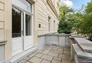 Herrschaftliche Wohnung in historischer Villa | über 440m² Garten & möglicher Infinity Pool | ca. 4,40 m Raumhöhe | sanierungsbedürftig | U-Bahnnähe