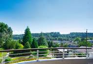 Exklusivität und Privatsphäre pur auf 2.610 m2 Grundfläche! Von der Terrasse in den Schwimmteich.