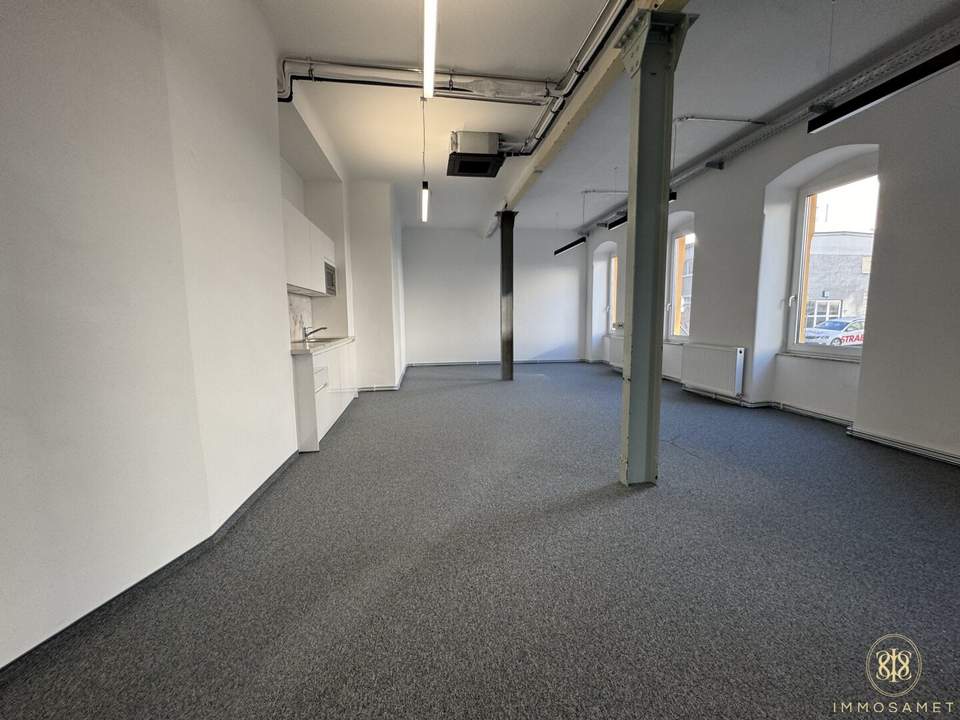 Großes, vielseitig nutzbares Büro im EG zu vermieten