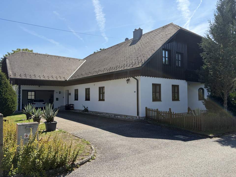 Gepflegtes Wohnhaus mit großem Garten