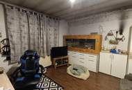 Vielseitiges Wohnhaus mit großzügigem Hof und Nebengebäuden