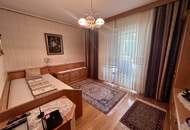 Viel Platz und ein wunderschöner Garten, alles was man benötigt um sich wohl zu fühlen.