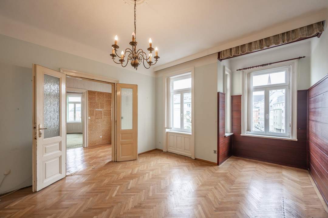 ++NEU++ 5-Zimmer Altbau-Wohnung (sanierungsbedürftig), viel Potenzial