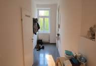 SCHÖNE RENOVIERTE ALTBAUWOHNUNG