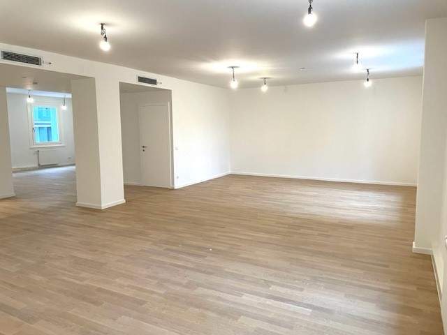 Urbaner Workspace mit Park-Flair: Modernes Büro in Bestlage des 3. Bezirks