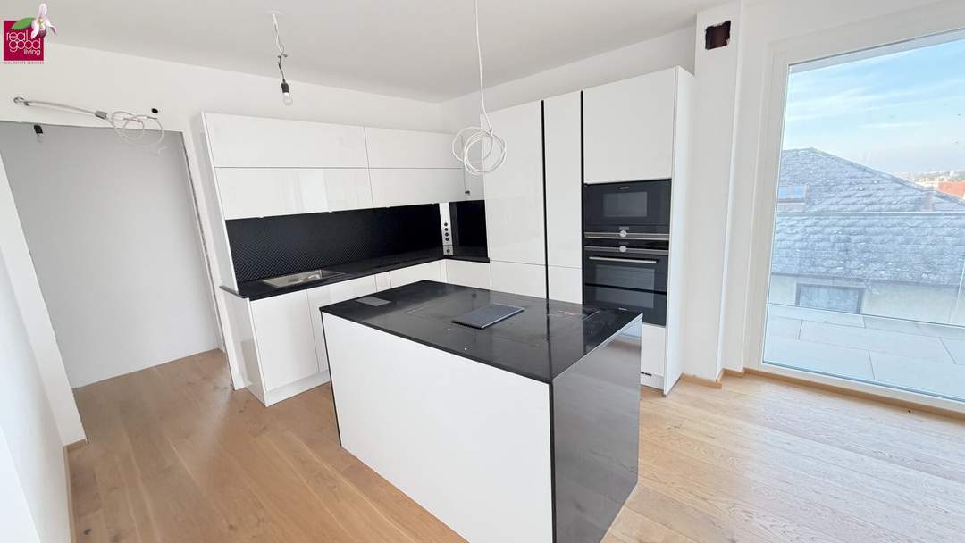 EXKLUSIVE DACHGESCHOSSWOHNUNG MIT LOGGIA & TIEFGARAGE