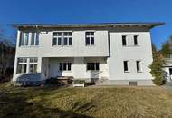 Charmantes Zweifamilienhaus mit zwei separaten Eingängen, kleinem Garten und attraktivem Sanierungspotenzial!