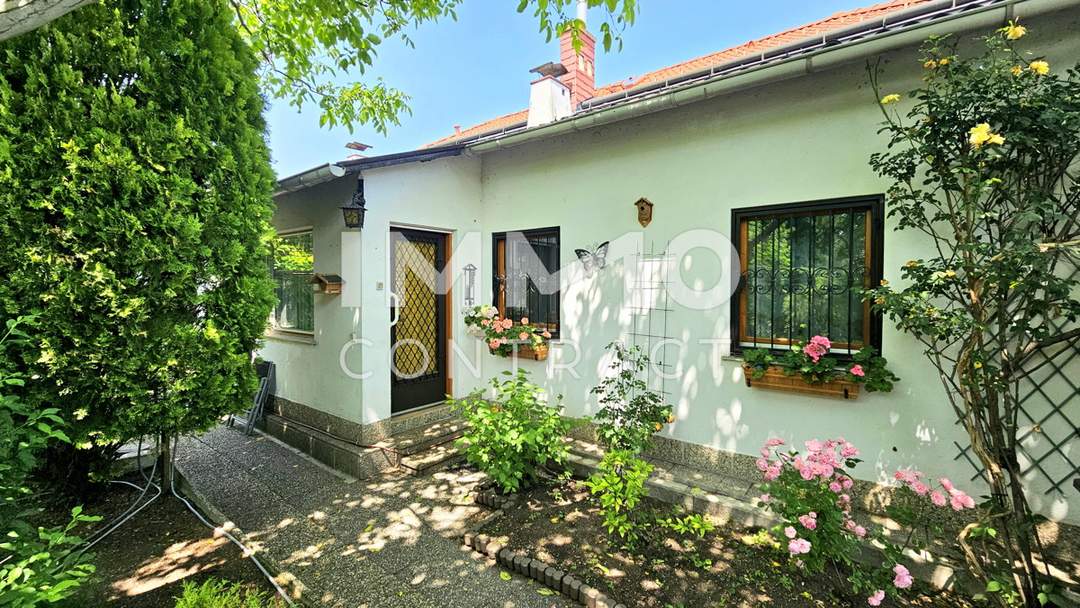 Charmantes älteres Haus mit Potential auf traumhaft idyllischem Grundstück in bester Lage