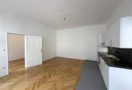 Kleine Wohnung mit Blick in den Innenhof // Tiny Apartment with view in the inner court yard //