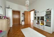 Vielseitiges Haus mit zwei Einheiten, guter Anbindung und eigenem Pool