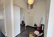 2 Zimmer-Wohnung in generalsaniertem Neubau mit ca. 6m2 Balkon.