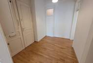Schöne 3,5-Zimmer-Altbauwohnung mit Balkon in der Heinrichstraße