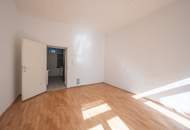 ++NEU++ Sanierungsbedürftige 1-Zimmer Altbau-Wohnung, viel Potenzial!