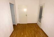 PREISGÜNSTIGE 2 Zimmer Altbauwohnung in der Storchengasse + 1 hofseitiger Balkon mit ca. 5,60 m² - nur ca. 3 - 4 Gehminuten zur U-Bahn U4 &amp; U6