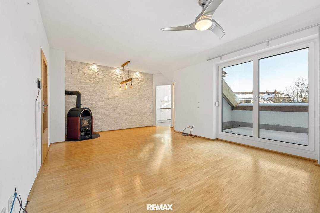 Dachterrassenwohnung mit 3 Zimmer und Carport