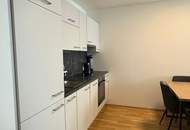Ab 01.11.: Helle 2-Zimmer-Wohnung mit Balkon, Nähe U1 Rennbahnweg