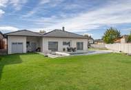 Hochwertiger Bungalow mit Doppelgarage und Natur-Swimmingpool!