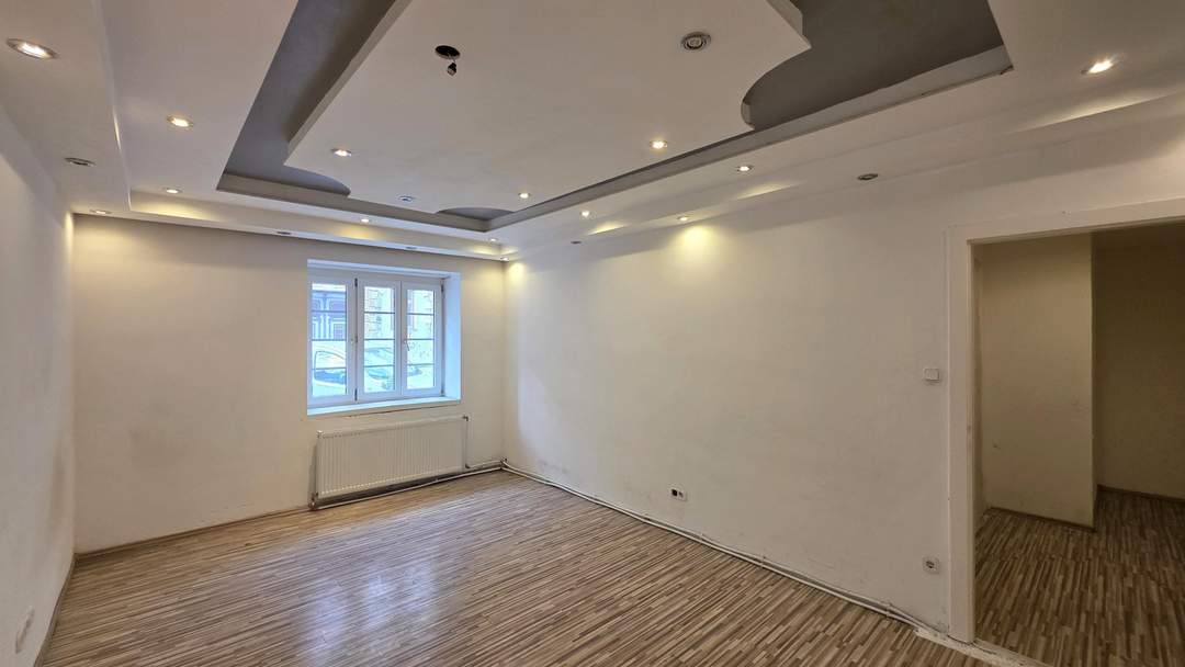 Sanierungsbedürftig + Altbau + 1 Zimmer + separate Küche + Erdgeschoß