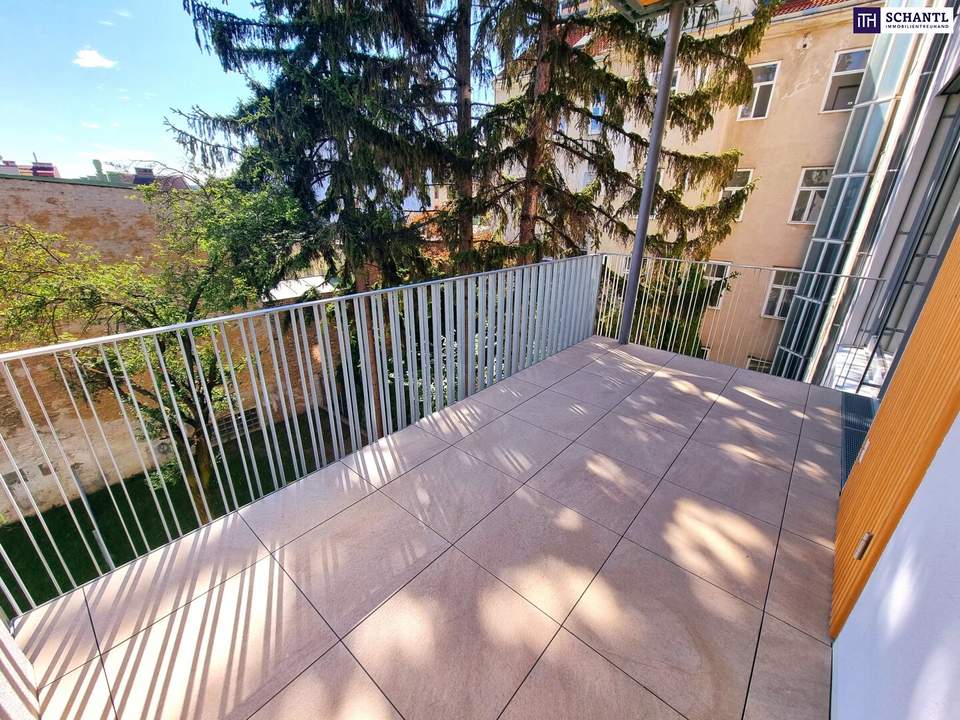 Wohnen auf einem neuen Level! Hochwertig sanierter Altbau mit 4,5 Zimmern, Sonnenbalkon und klimafreundlicher Erdwärme! Viel Privatsphäre + Viel Raum + Viel Grün!