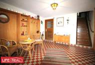 Charmantes Bauernsacherl mit Nebengebäuden - Dorfgebietwidmung, großzügigem Baugrundstück und Grünland