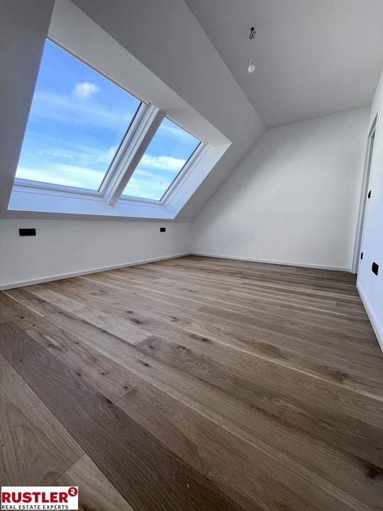 Wohnen mit Stil &amp; Blick auf die Gloriette | Erstbezug im Dachgeschoss und Terrasse | Reinlpark