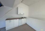 Therapieräume/ Yogastudio/ Atelier: Absolutes Lichtjuwel im Dachgeschoss zur Vermietung