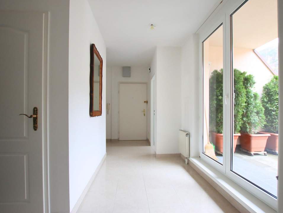 CHARMANTE 3,5-ZIMMER-WOHNUNG inkl. Terrasse mit atemberaubendem Blick auf die Burgruinen