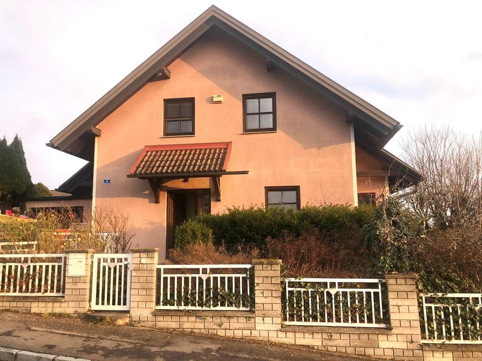 Panorama- & Wohlfühloase am Dunkelsteinerwald mit Hallenbad. Top-Lage zu einem Preis, der zum Zugreifen einlädt.